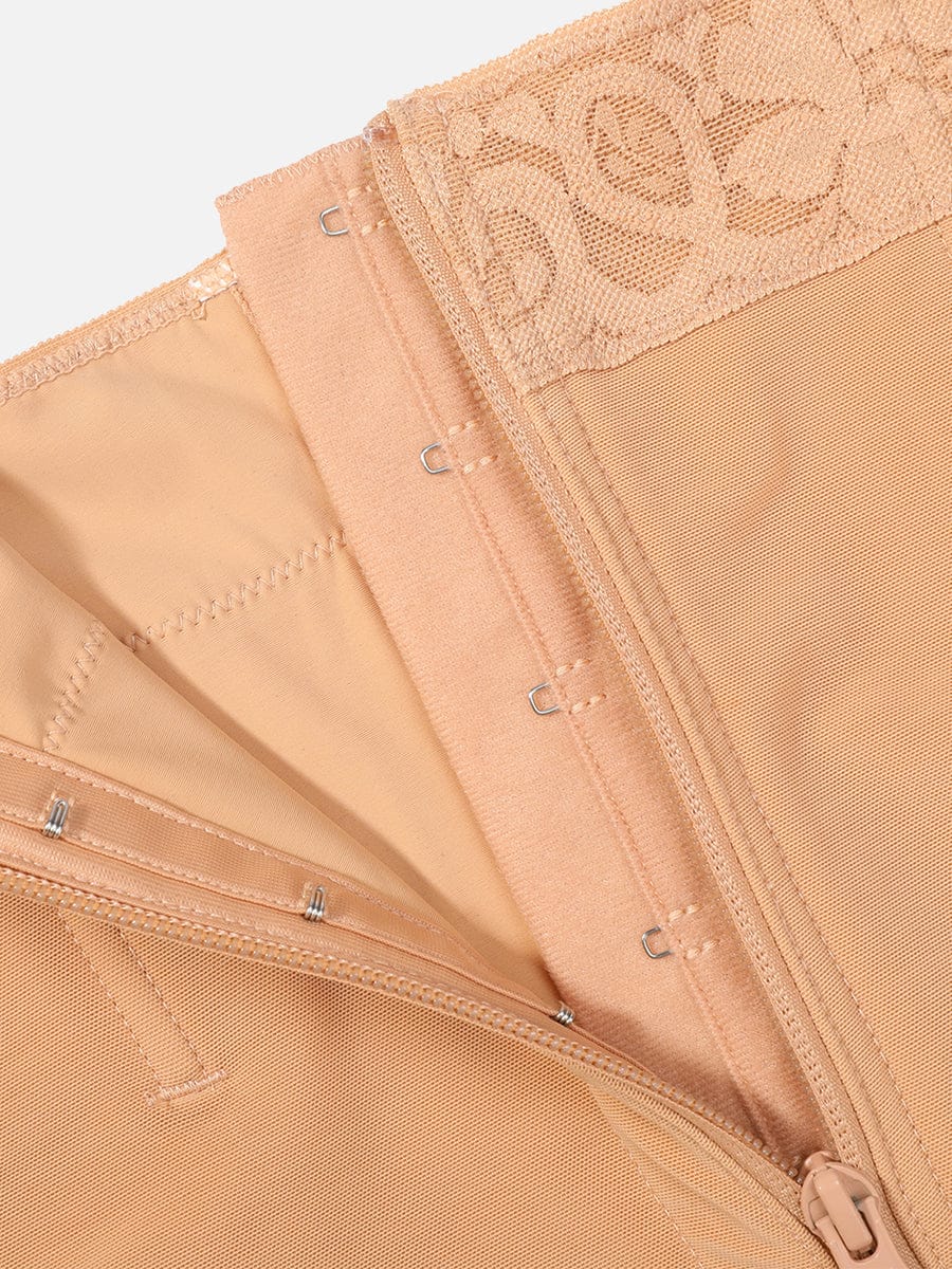 Short gainant taille haute à zip avant