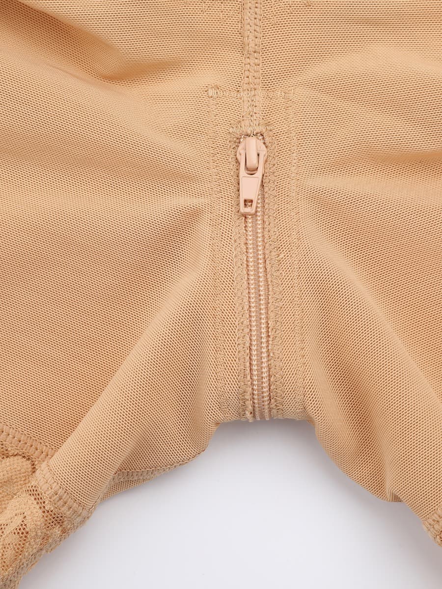 Gaine intégrale à maintien abdominal trois couches