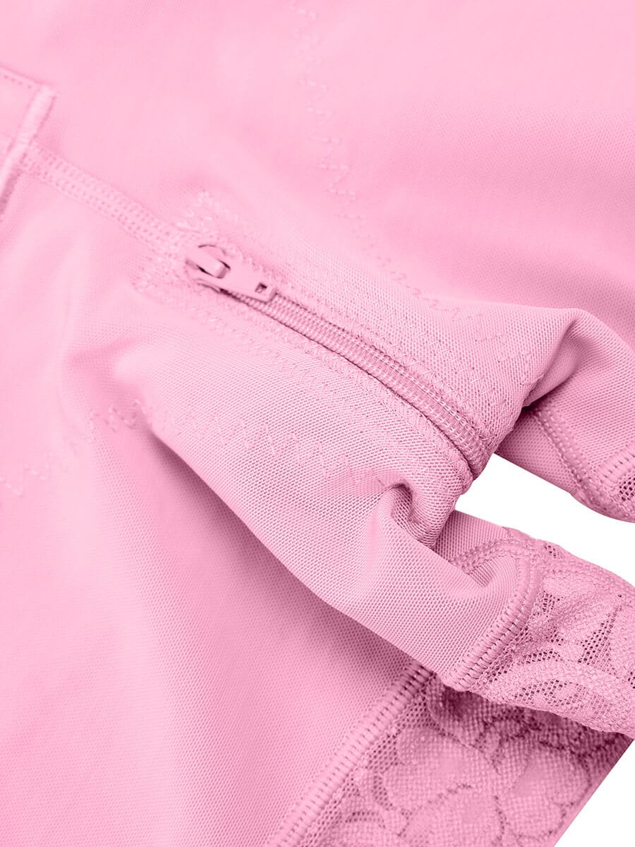 Gaine taille haute à trois baleines et agrafes