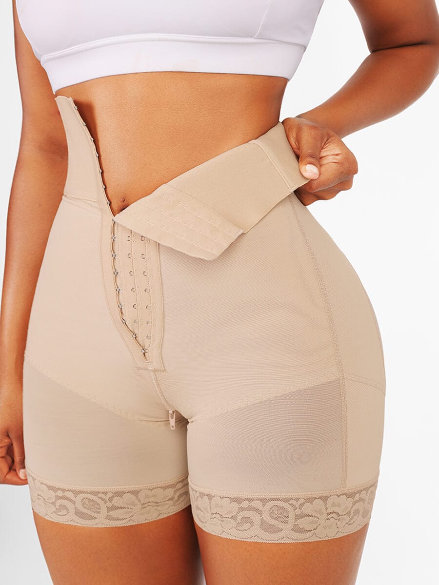 Gaine taille haute à trois baleines et agrafes