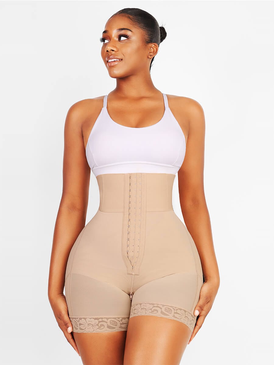 Gaine taille haute à trois baleines et agrafes