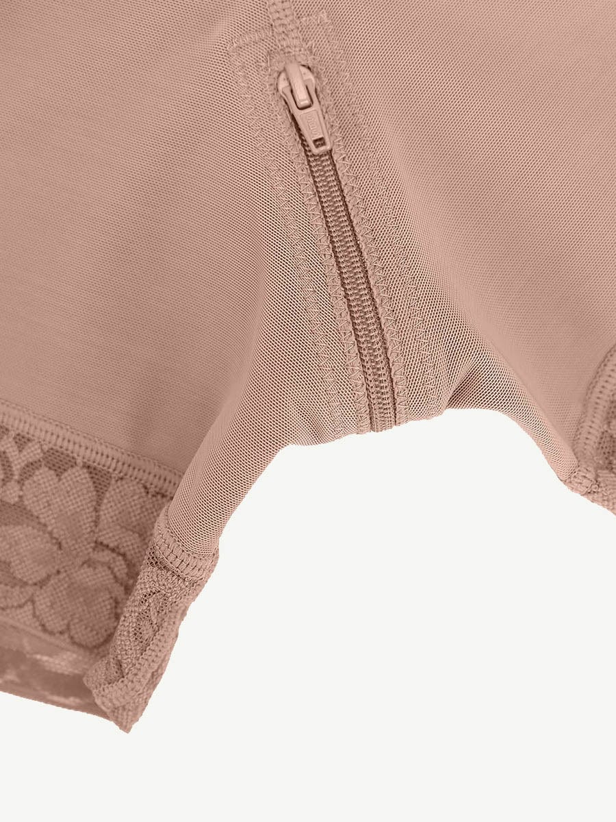 Gaine en latex à dentelle et bretelles amovibles