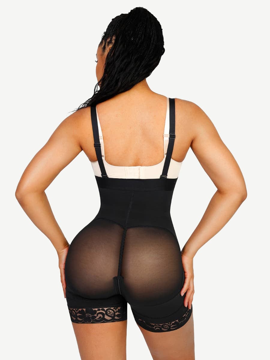 Gaine en latex à dentelle et bretelles amovibles