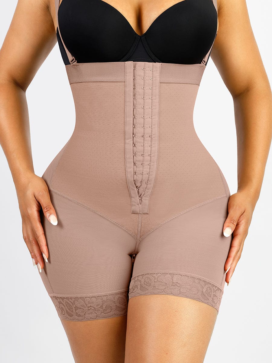 Gaine en latex à dentelle et bretelles amovibles