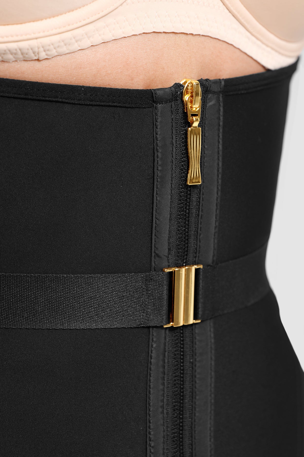 MT240028 — Ceinture gainante en latex en U avec 10 baleines et laçage en éventail