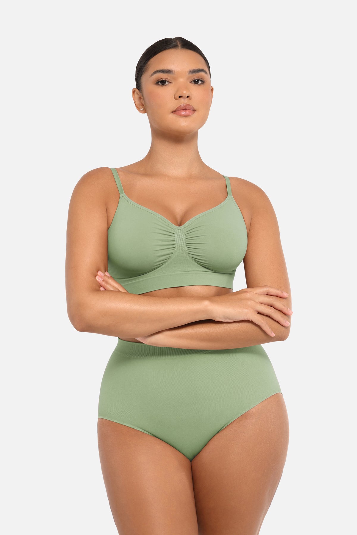 MT240117 — Seamless Mid-Rise Shaping Briefs