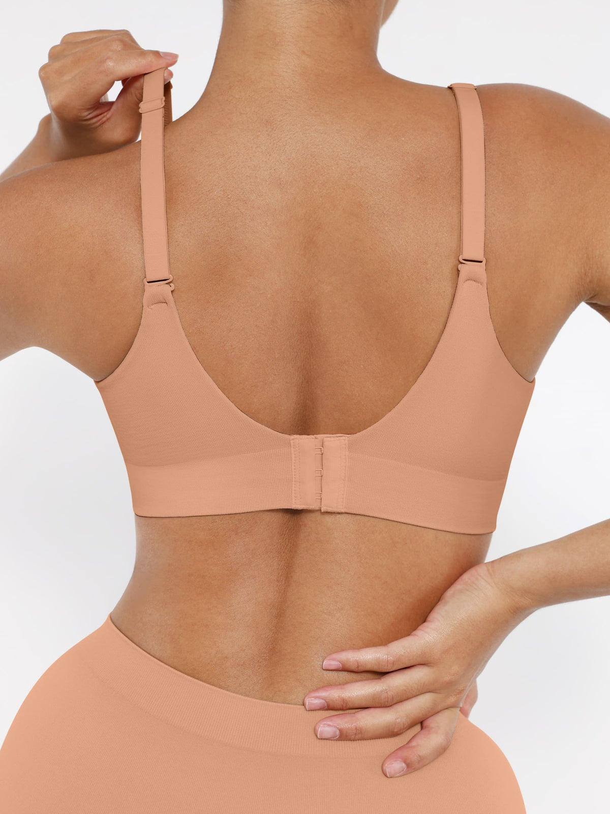 Soutien-gorge gainant sans armatures à bretelles amovibles