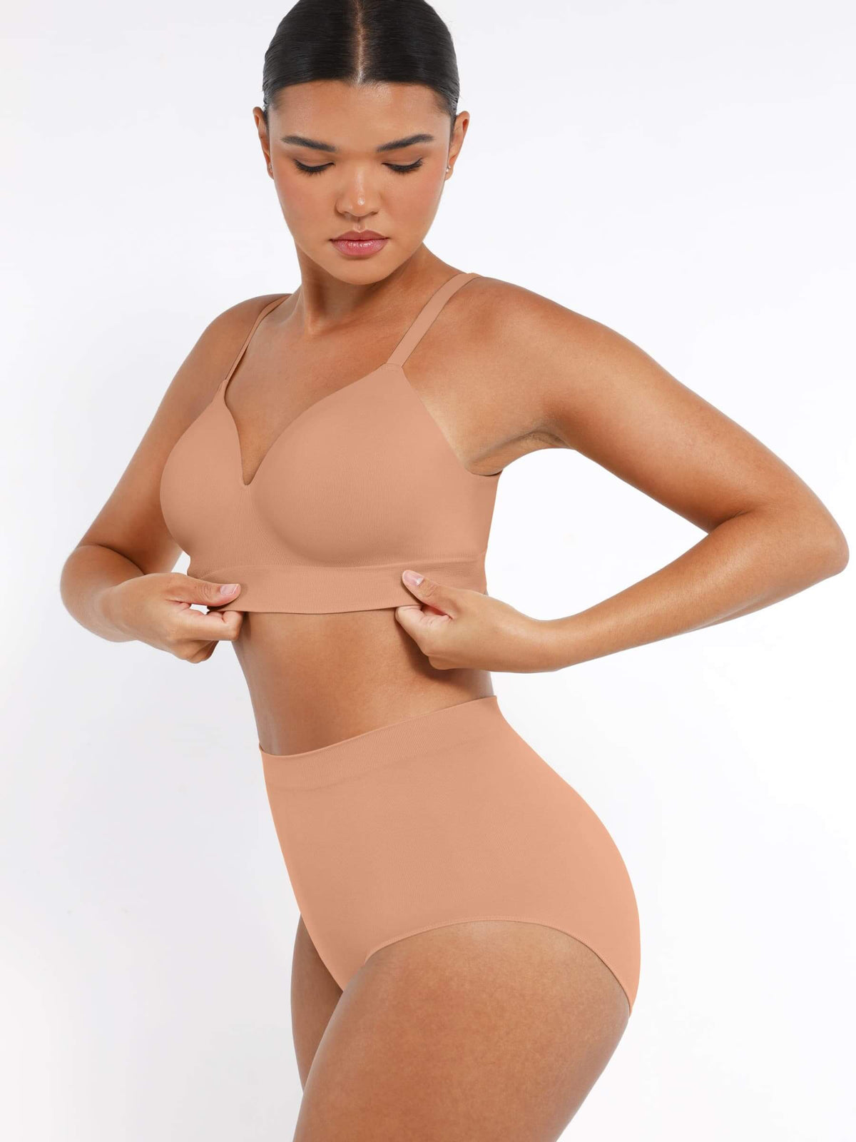 Soutien-gorge gainant sans armatures à bretelles amovibles