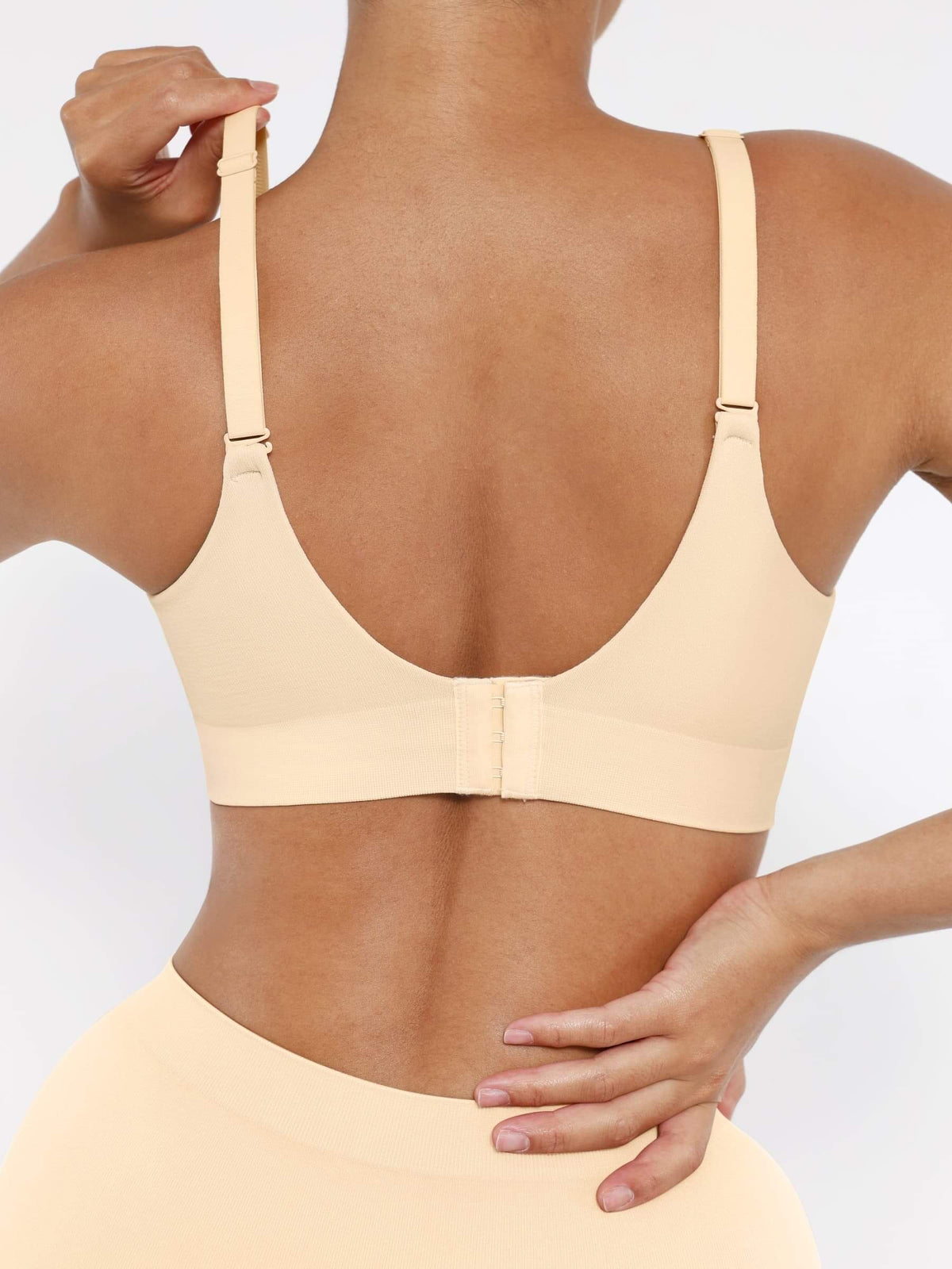 Soutien-gorge gainant sans armatures à bretelles amovibles