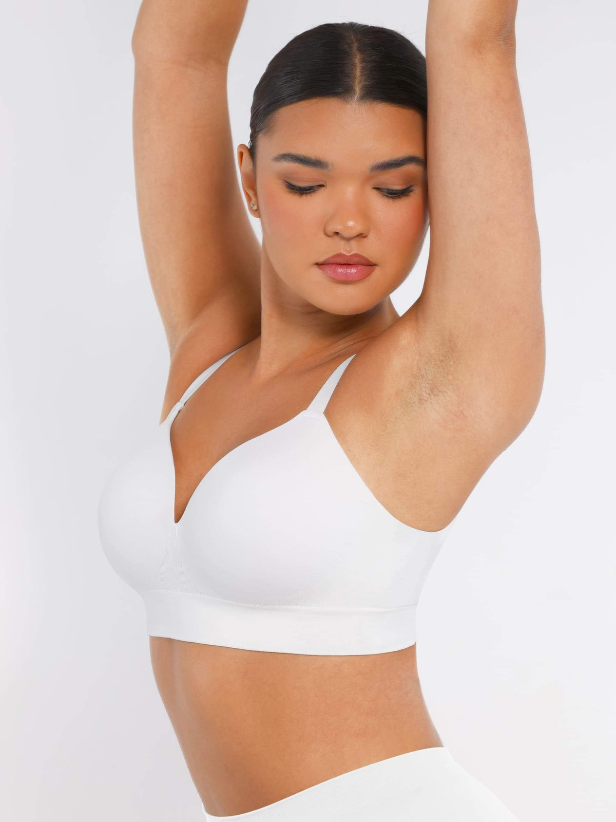 Soutien-gorge gainant sans armatures à bretelles amovibles