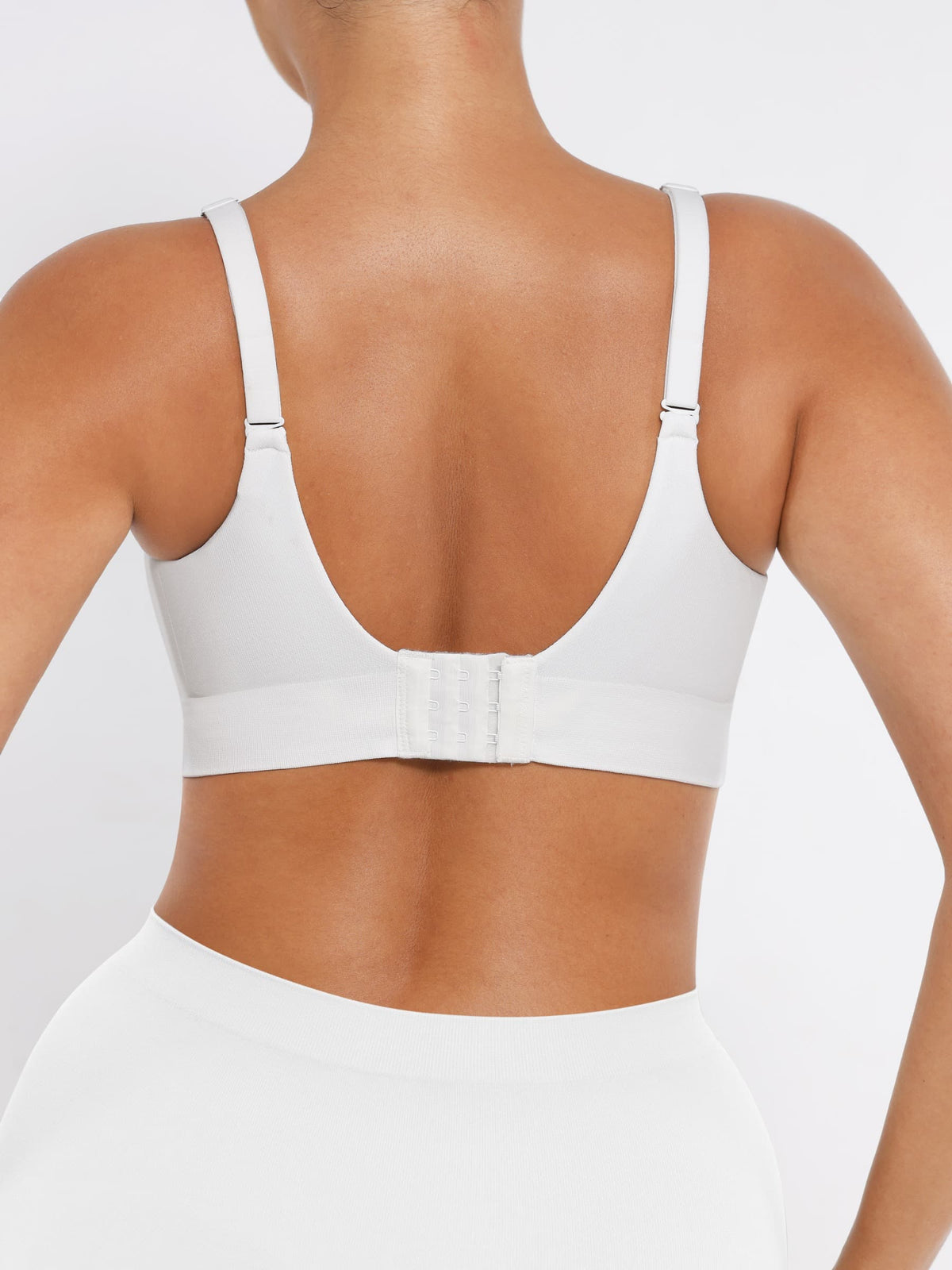 Soutien-gorge gainant sans armatures à bretelles amovibles