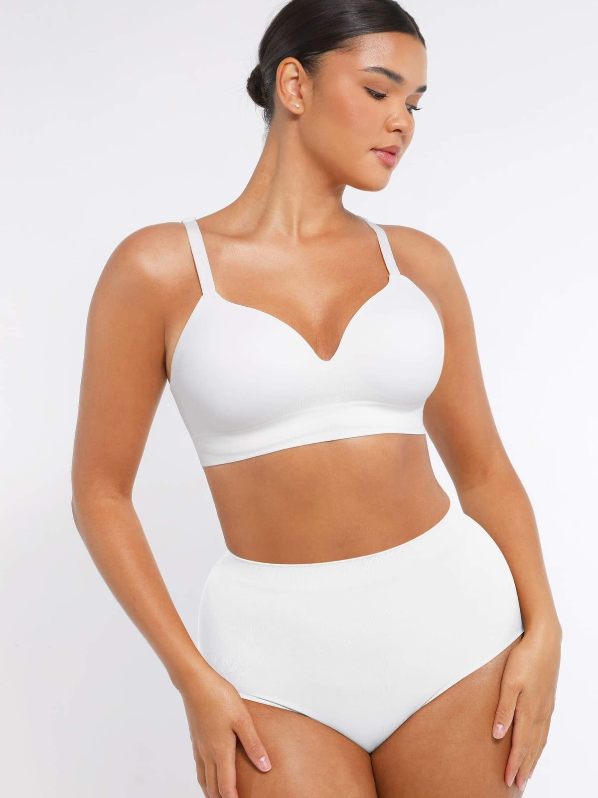 Soutien-gorge gainant sans armatures à bretelles amovibles