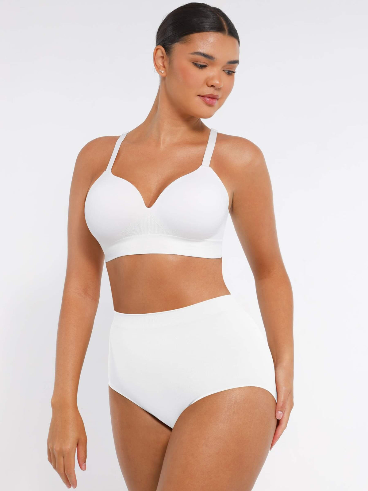 Soutien-gorge gainant sans armatures à bretelles amovibles