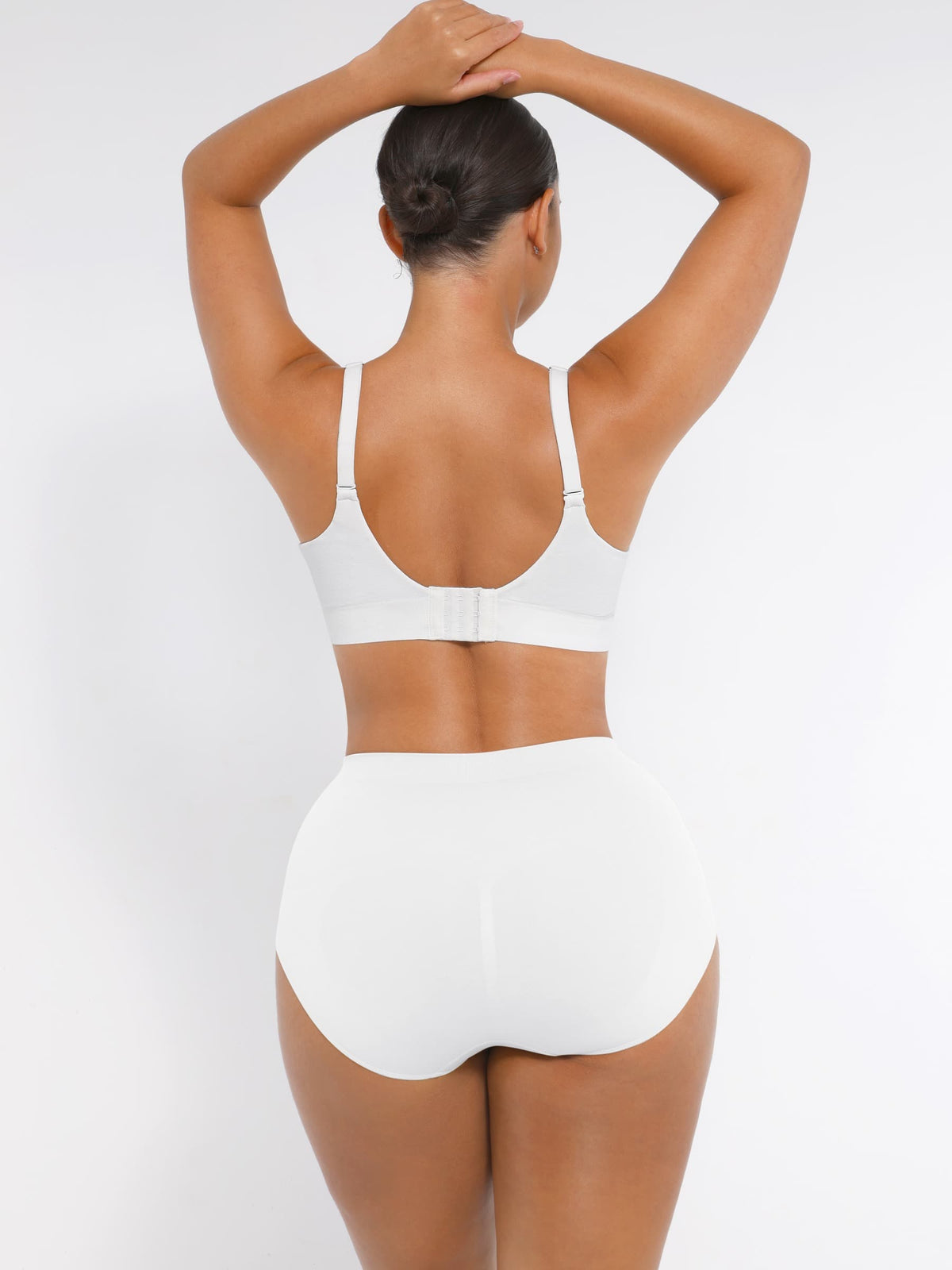 Soutien-gorge gainant sans armatures à bretelles amovibles