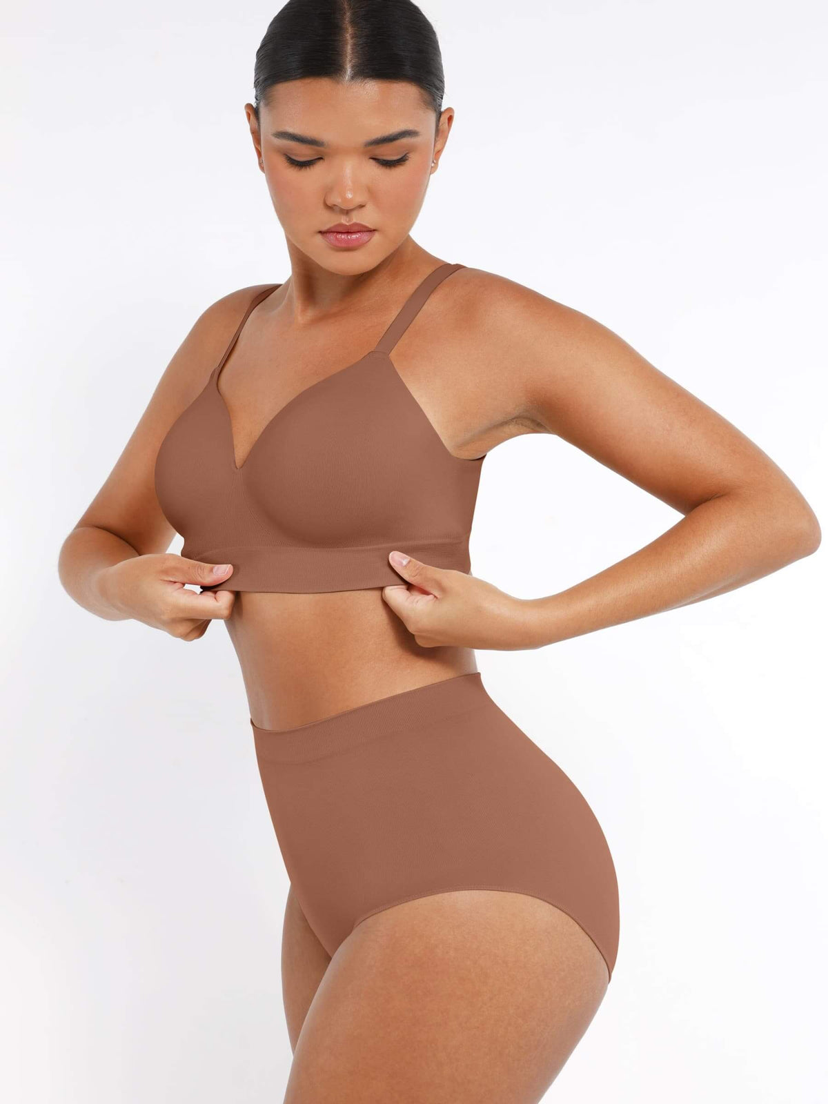 Soutien-gorge gainant sans armatures à bretelles amovibles