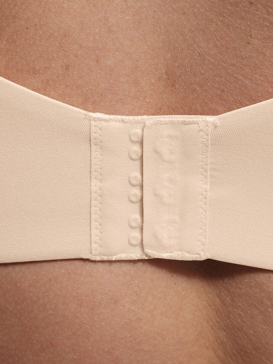 Soutien-gorge couvrant à armatures en maille extensible